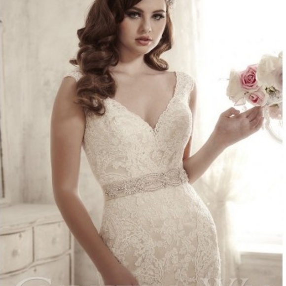 Wedding Dress - Perfect Condition - Picture 3 of 3